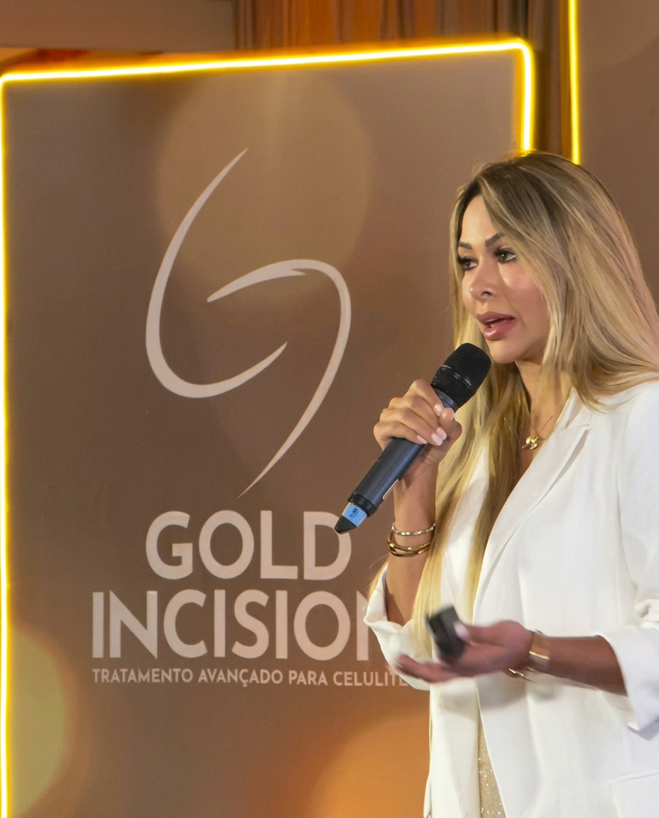 Dra. Ana Magnani realizando procedimento de harmonização glútea
